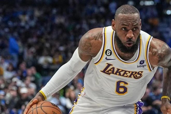 巴斯勒：拜仁近年的体育董事中埃贝尔处境最难，他亦成媒体的玩物