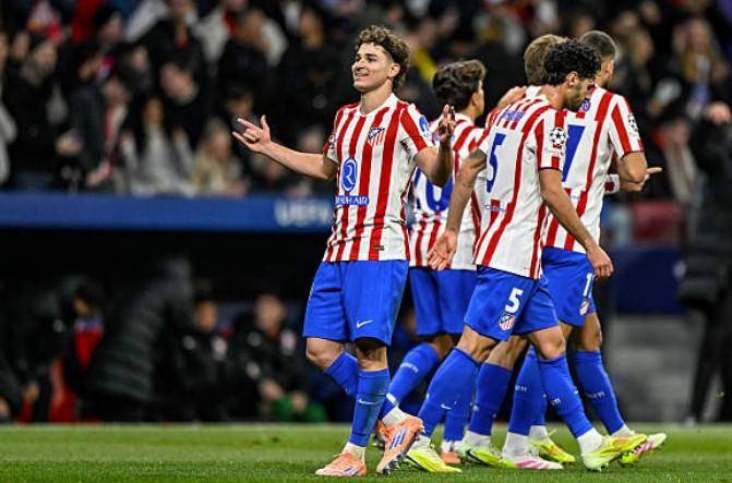 欧文突破防守助攻队友制胜