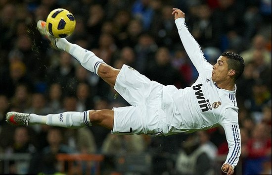 半场战报：乌迪内斯0-1热那亚，马利诺夫斯基点射