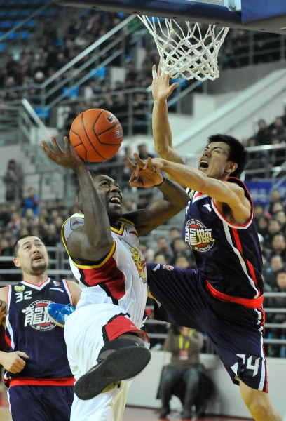 湖人交易对象出炉，湖人是否应该用克内克特，交易顶级防守悍将？